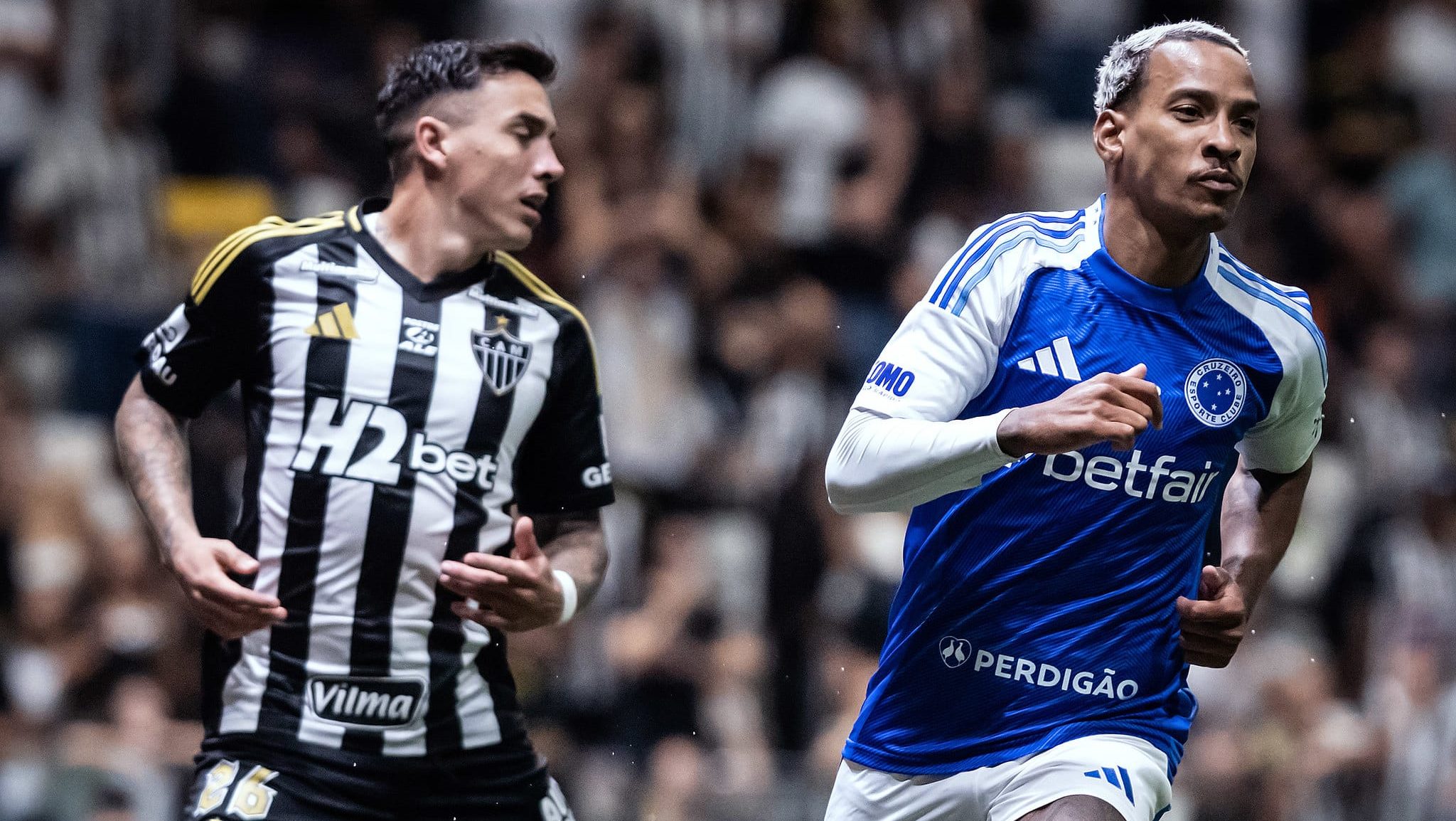 Matheus Pereira comemora gol