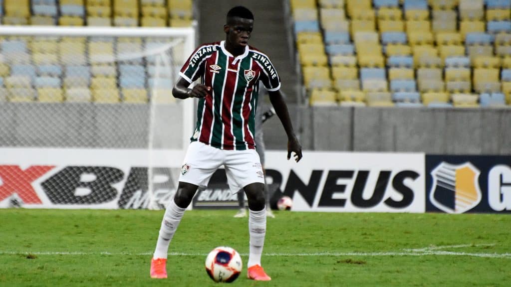 Metinho em campo no Maracanã pelo Fluminense