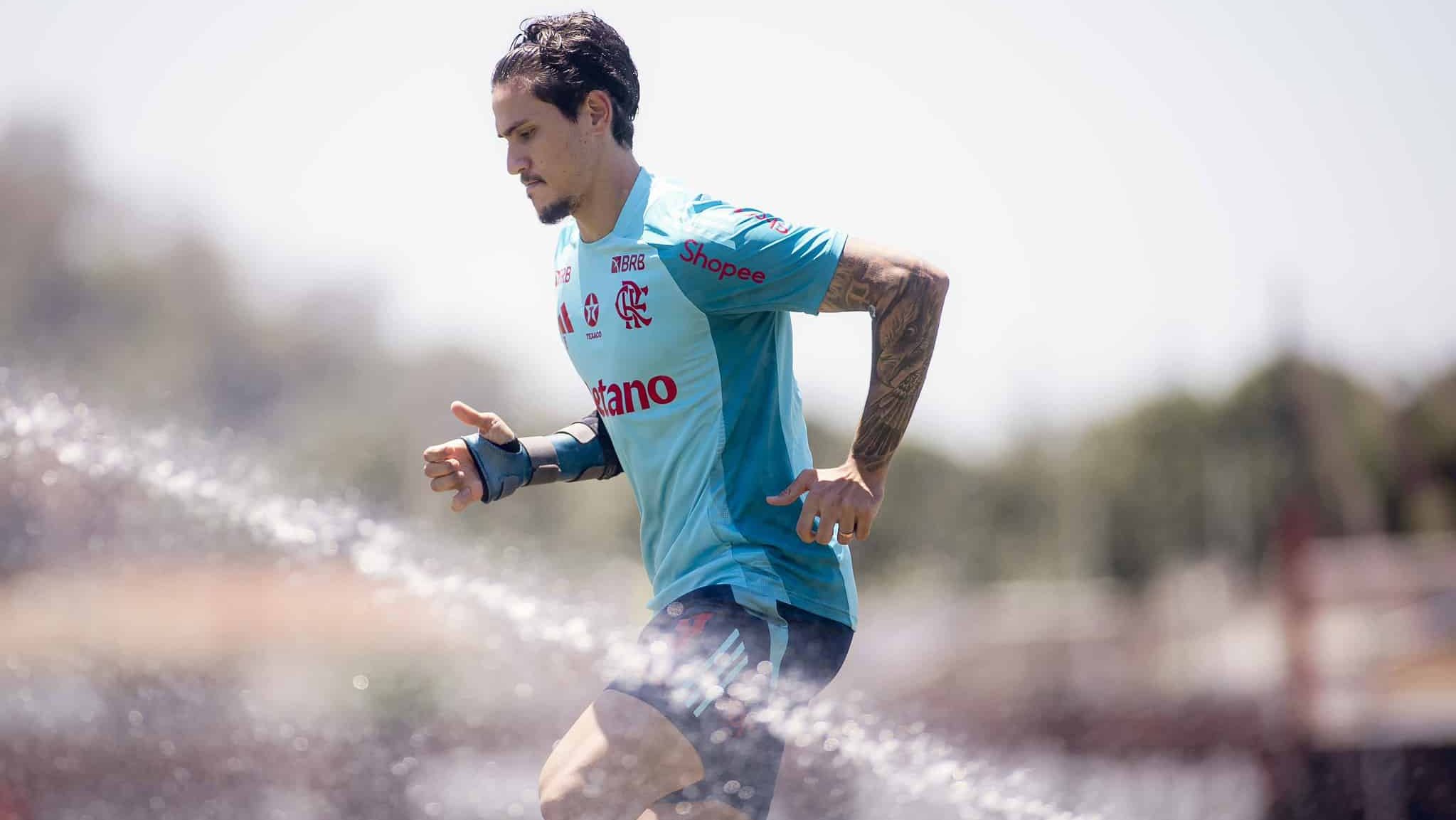 Pedro treinando pelo Flamengo