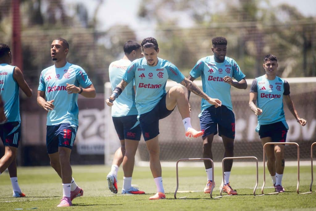 Pedro em treinamento pelo Flamengo