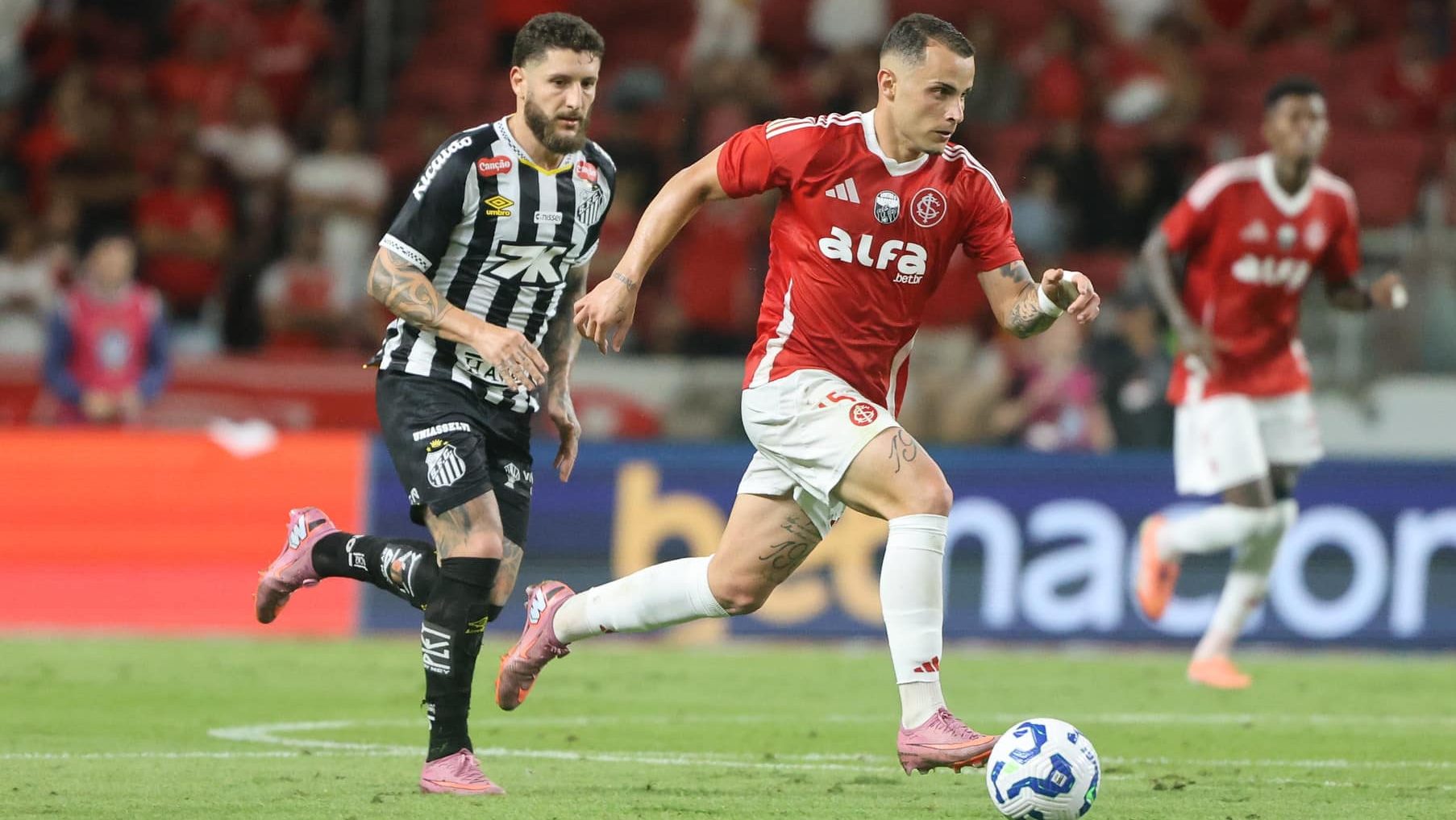 Zé Rafael tem Nota de Impacto negativa no Santos