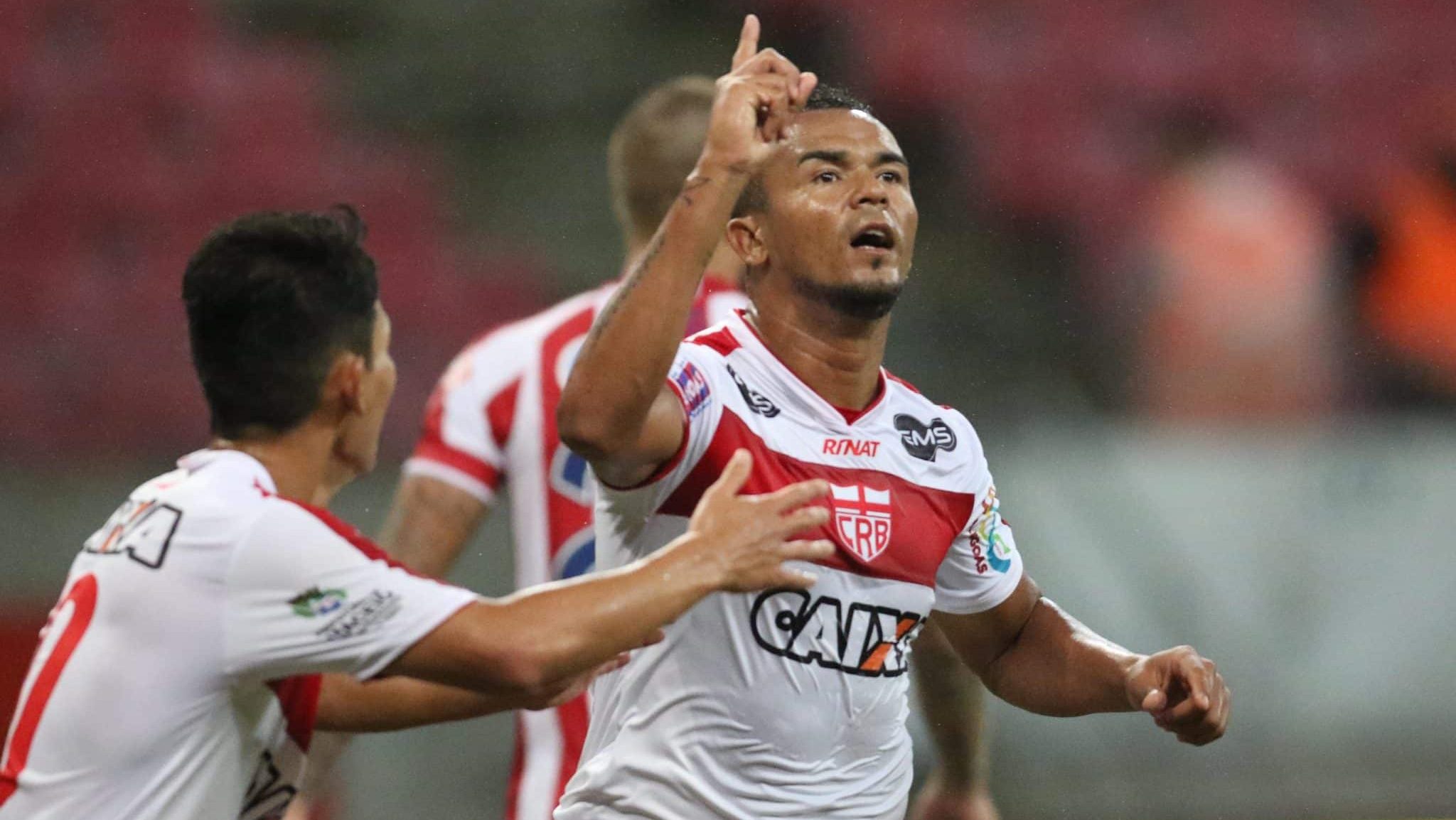 Zé Carlos comemora gol pelo CRB