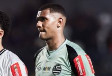 Adriel em campo pelo Athletic