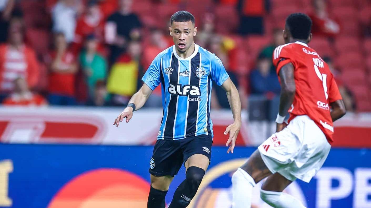 Alysson em ação pelo Grêmio
