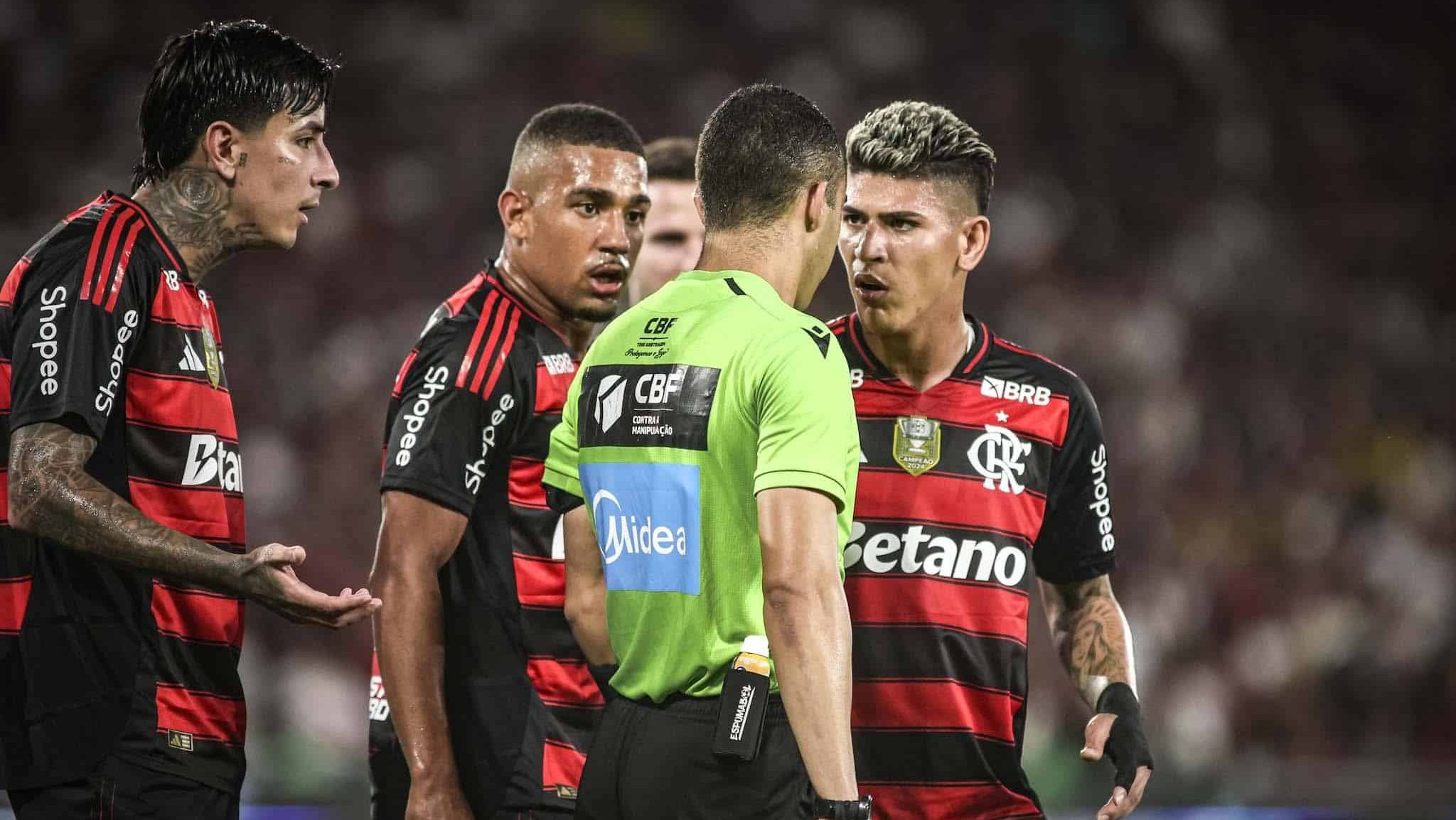 O Flamengo ficou na bronca com a arbitragem de Davi de Oliveira Lacerda - Thiego Mattos/Pera Photo Press/Gazeta Press