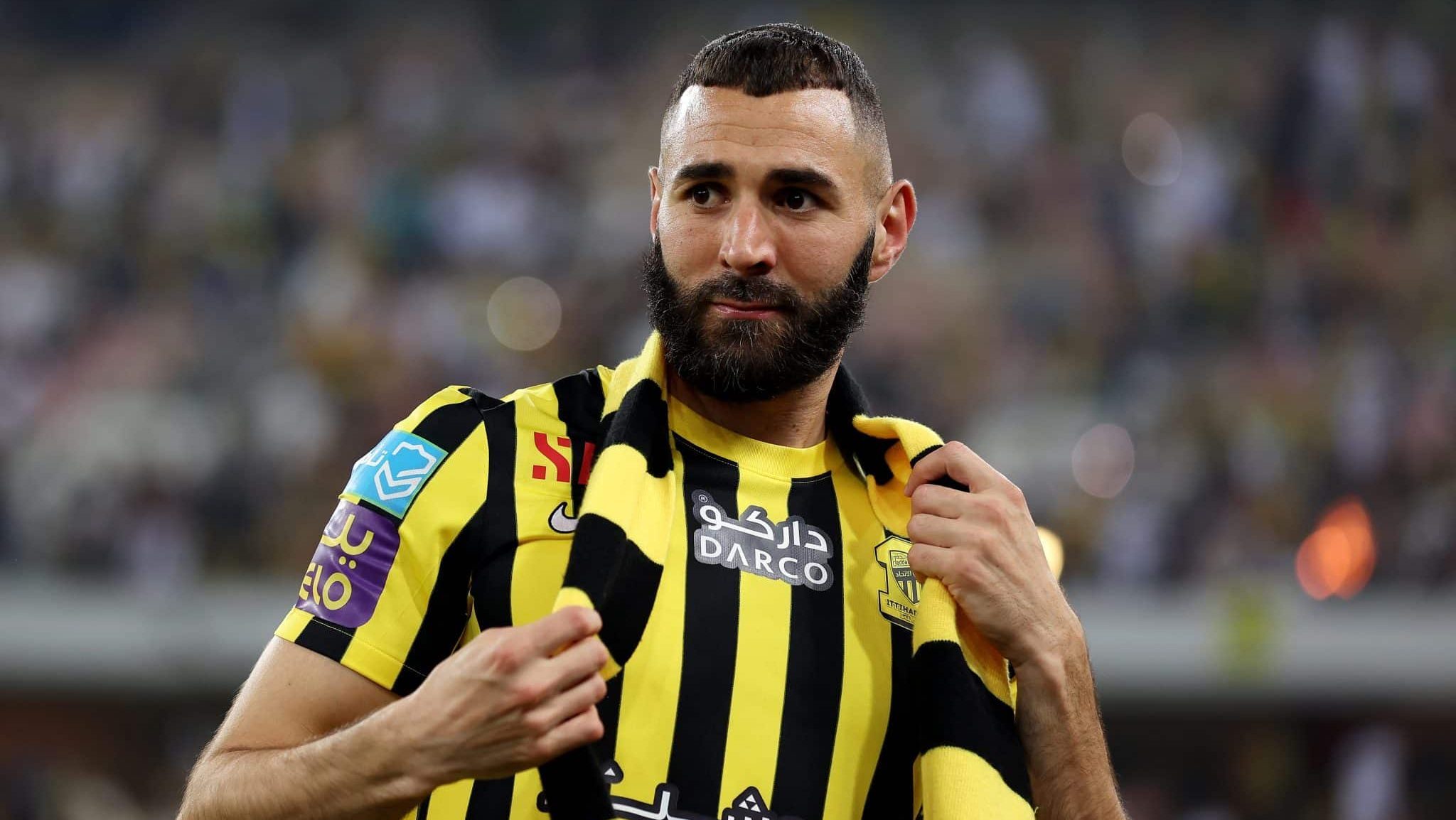 Karim Benzema com a camisa do Al-Ittihad