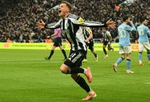 Newcastle United's English midfielder #11 Harvey Barnes celebrates after scoring their second goal during the English Premier League football match between Newcastle United and Manchester City at St James' Park in Newcastle-upon-Tyne, north east England on November 22, 2025. (Photo by Oli SCARFF / AFP via Getty Images) / RESTRICTED TO EDITORIAL USE. No use with unauthorized audio, video, data, fixture lists, club/league logos or 'live' services. Online in-match use limited to 120 images. An additional 40 images may be used in extra time. No video emulation. Social media in-match use limited to 120 images. An additional 40 images may be used in extra time. No use in betting publications, games or single club/league/player publications. /