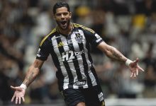 Hulk na comemoração do 500° gol na carreira