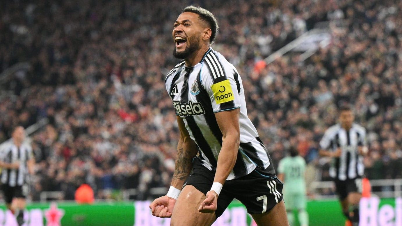 Joelinton na comemoração do gol pelo Newcastle na Champions