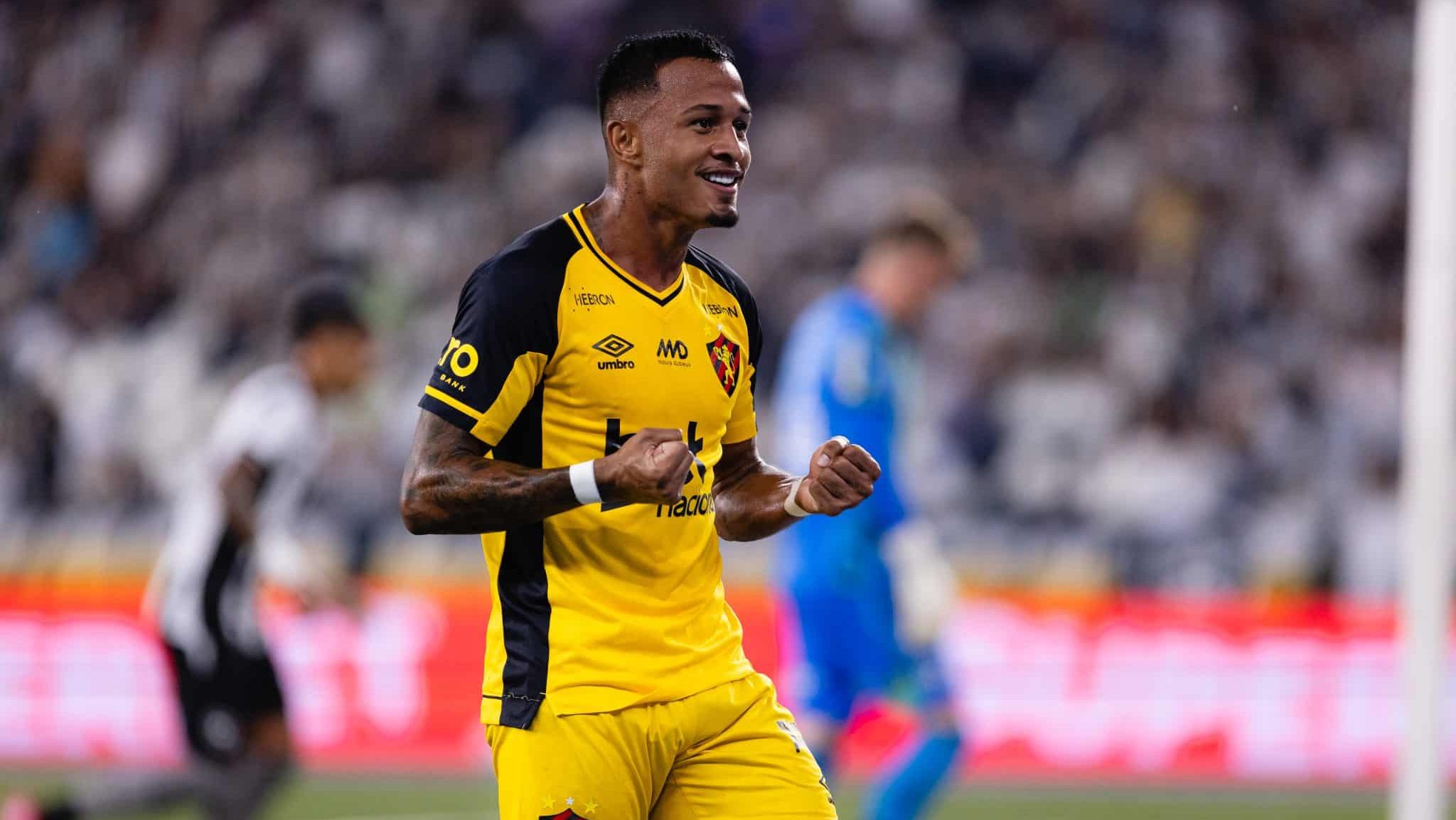 Léo Pereira na comemoração do gol do Sport