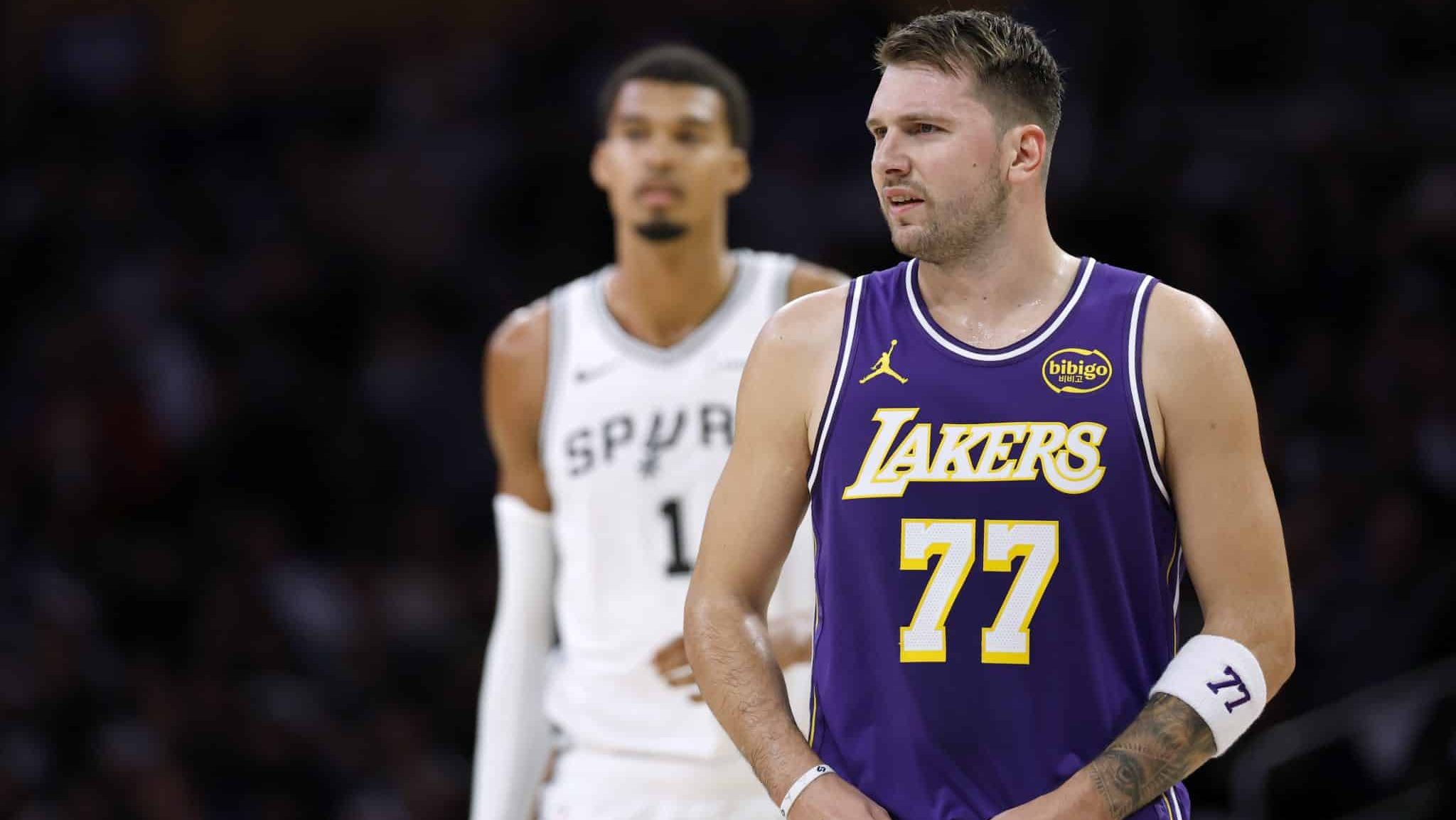 Os Lakers, de Luka Doncic, venceram os Spurs, de Wembanyama