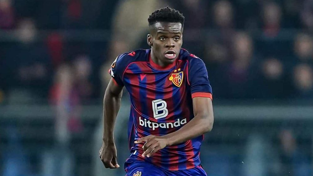 Metinho em campo pelo Basel, da Suíça