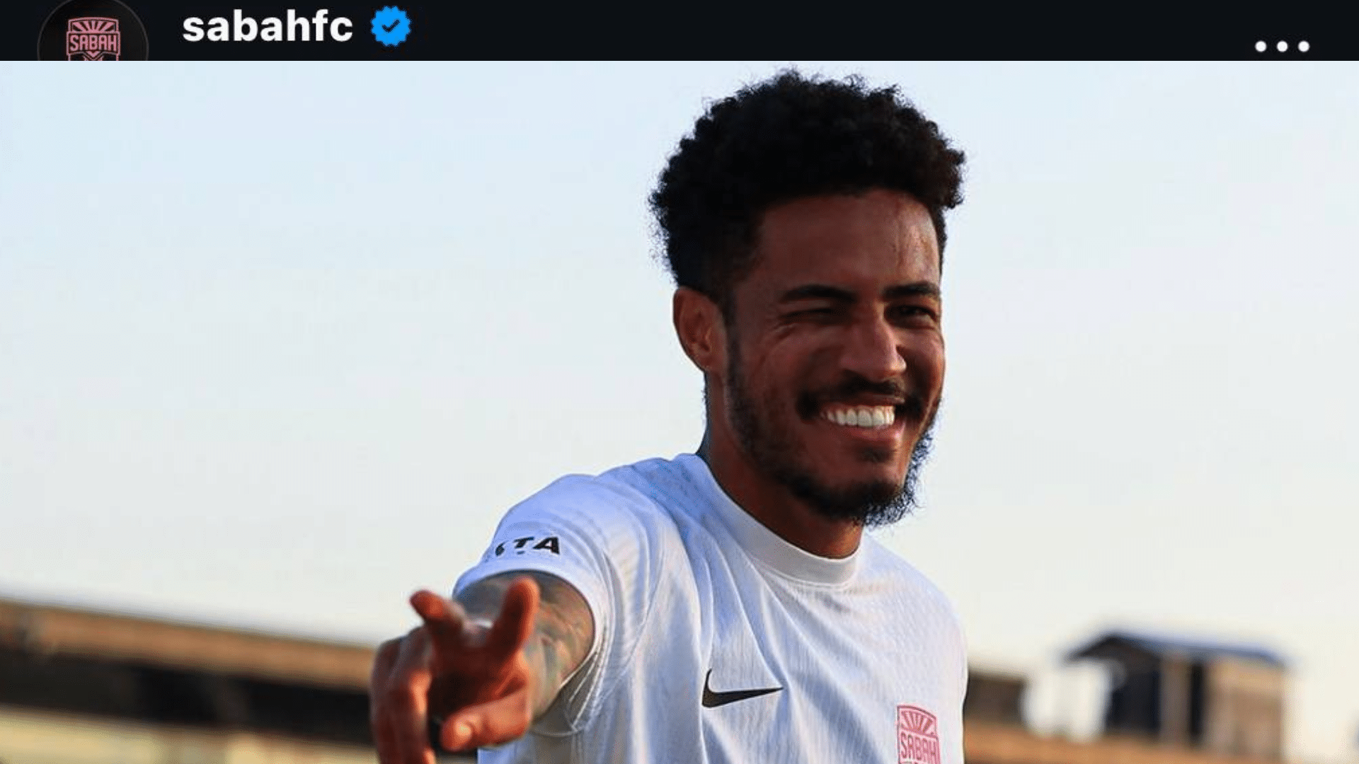 Nogueira na comemoração do gol