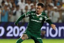 Aníbal Moreno e Zé Rafael na disputa pela bola