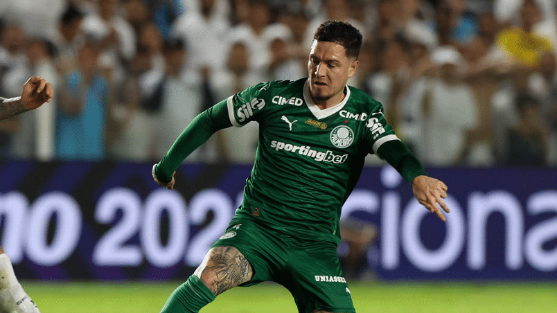 Aníbal Moreno e Zé Rafael na disputa pela bola