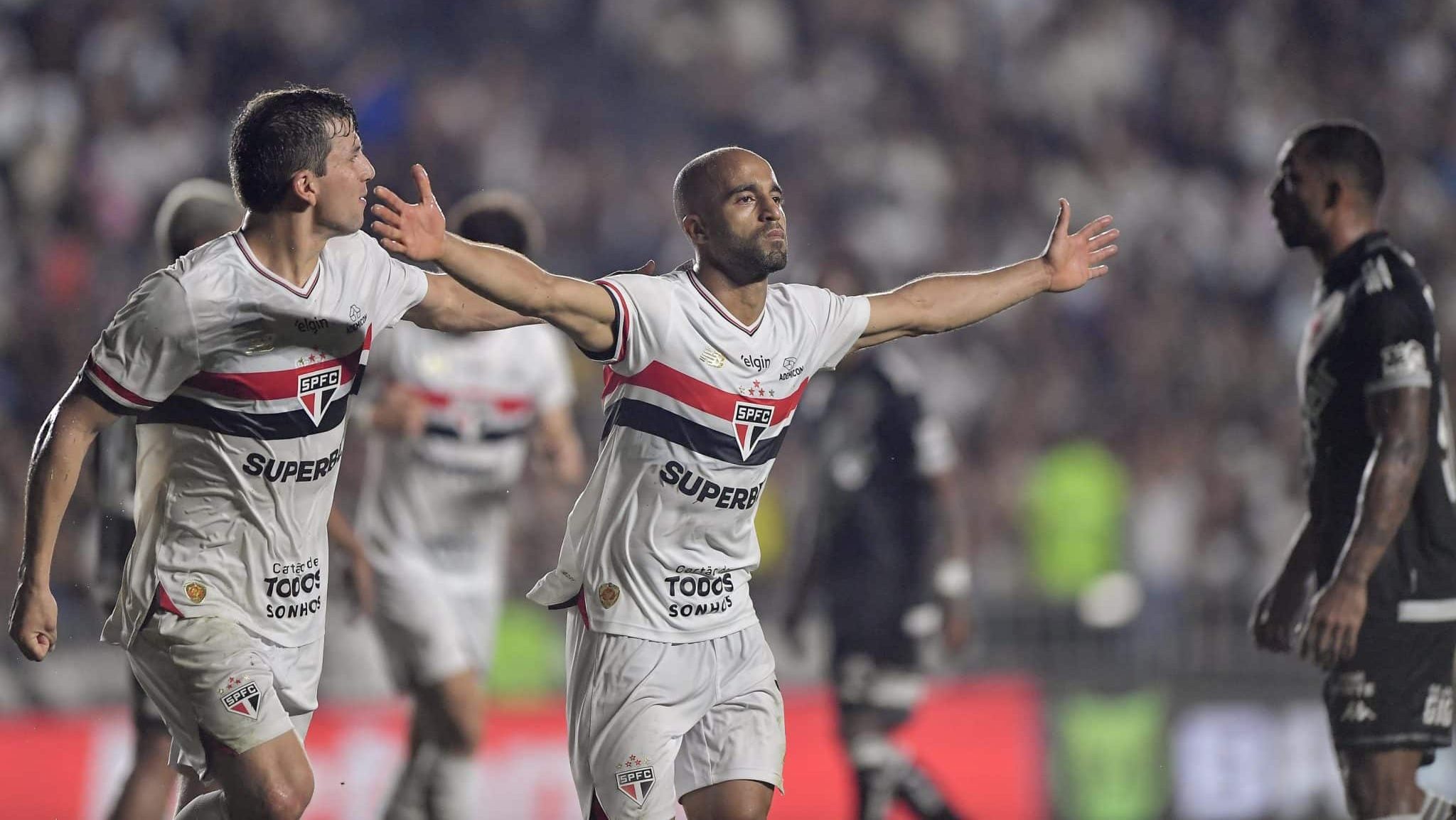 Lucas Moura comemorando gol do São Paulo contra o Vasco
