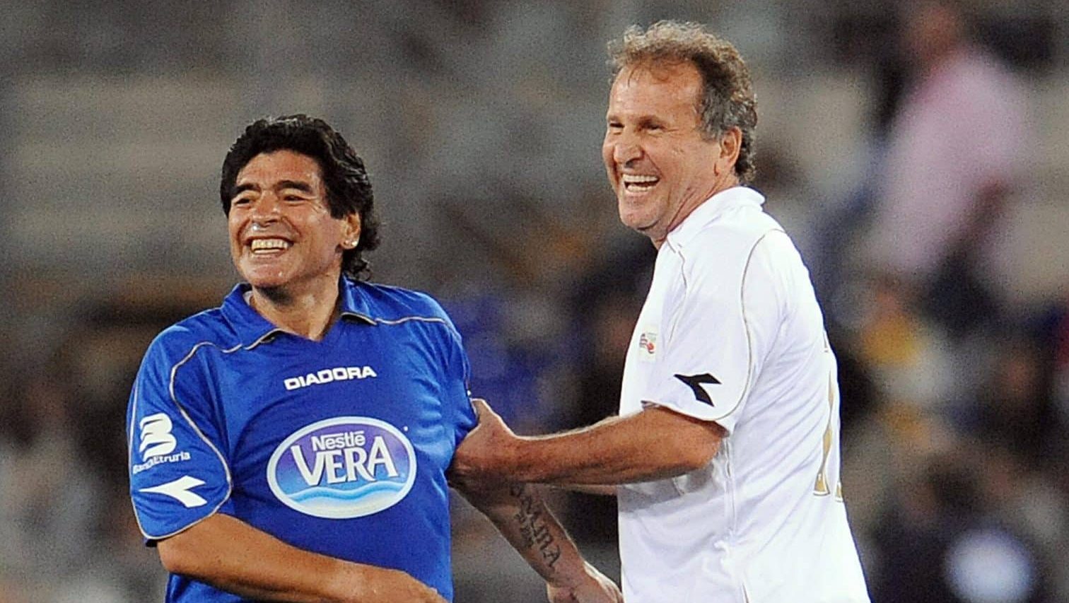 Zico e Maradona juntos em campo em 2008