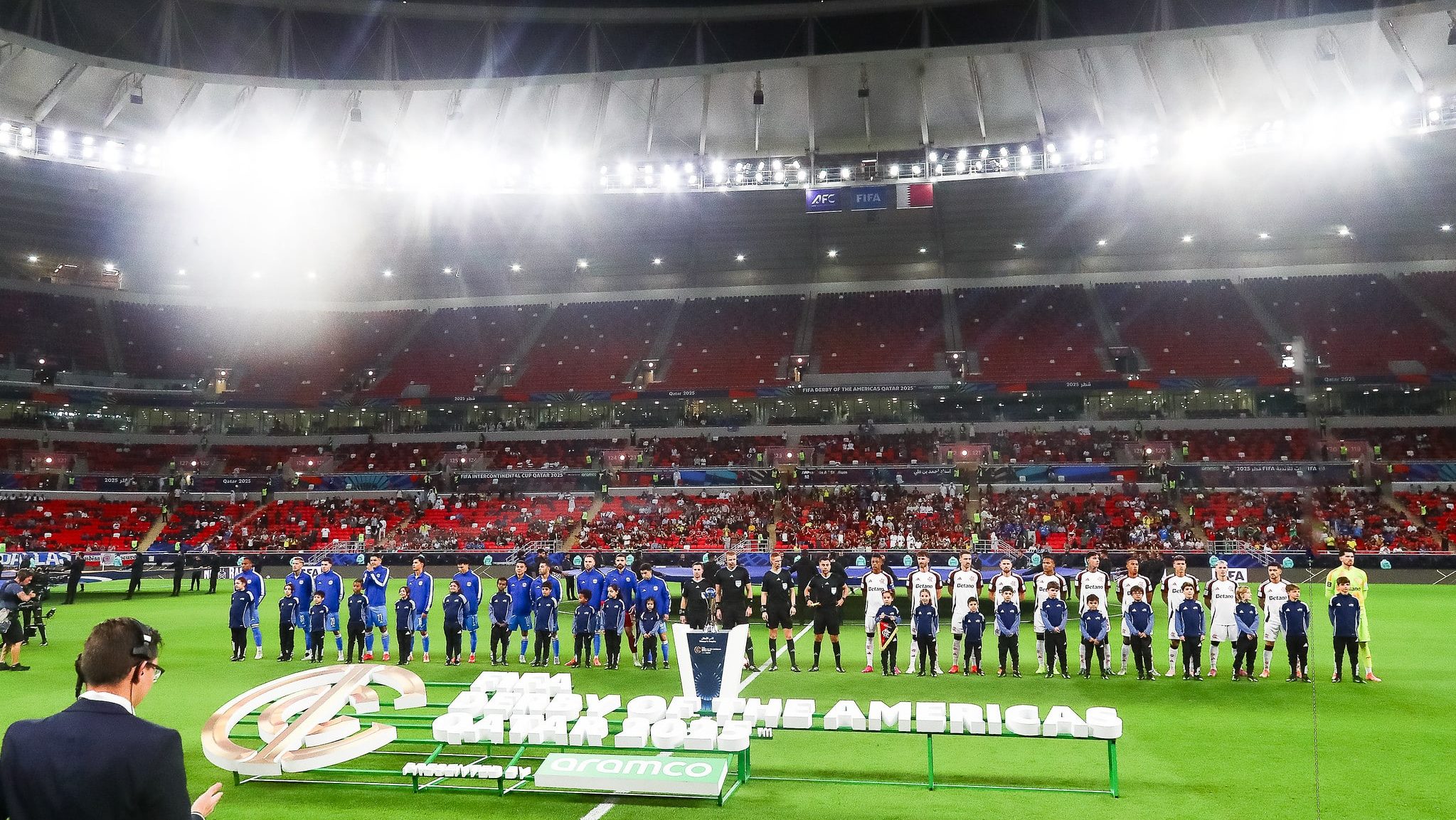 Estádio vazio para Cruz Azul e Flamengo
