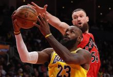 LeBron James na vitória dos Lakers sobre o Toronto Raptors