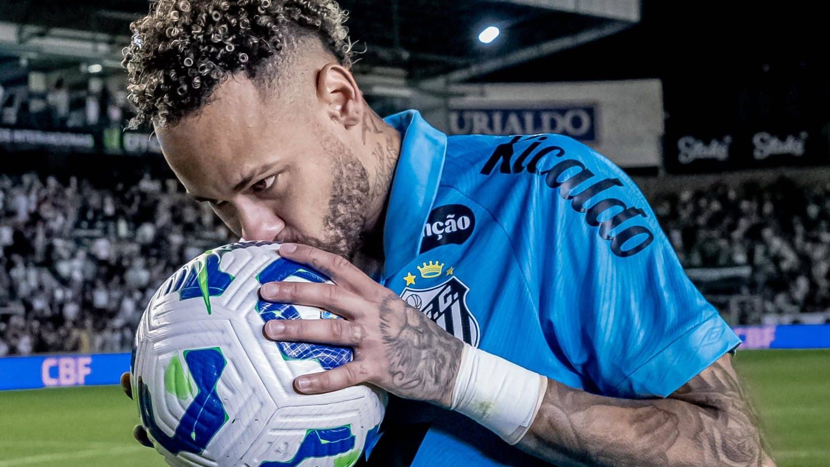 Neymar marcou três gols pelo Santos contra o Juventude