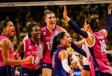 Jogadoras do Scandicci comemoram na final