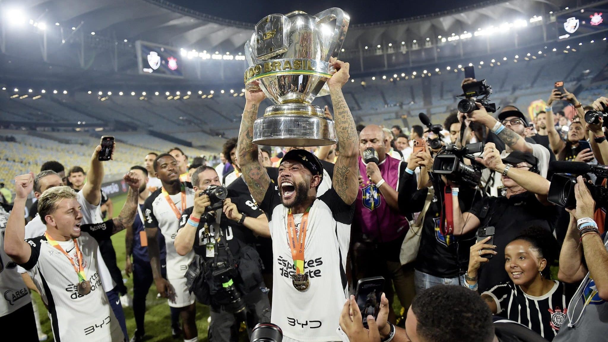 Memphis Depay foi o autor do título da Copa do Brasil para o Corinthians - Alexandre Loureiro/ Agif/Gazeta Press