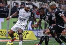 Memphis depay corinthians vasco