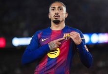 Raphinha comemorando gol pelo Barcelona contra o Atlético de Madrid - Eric Alonso/Getty Images