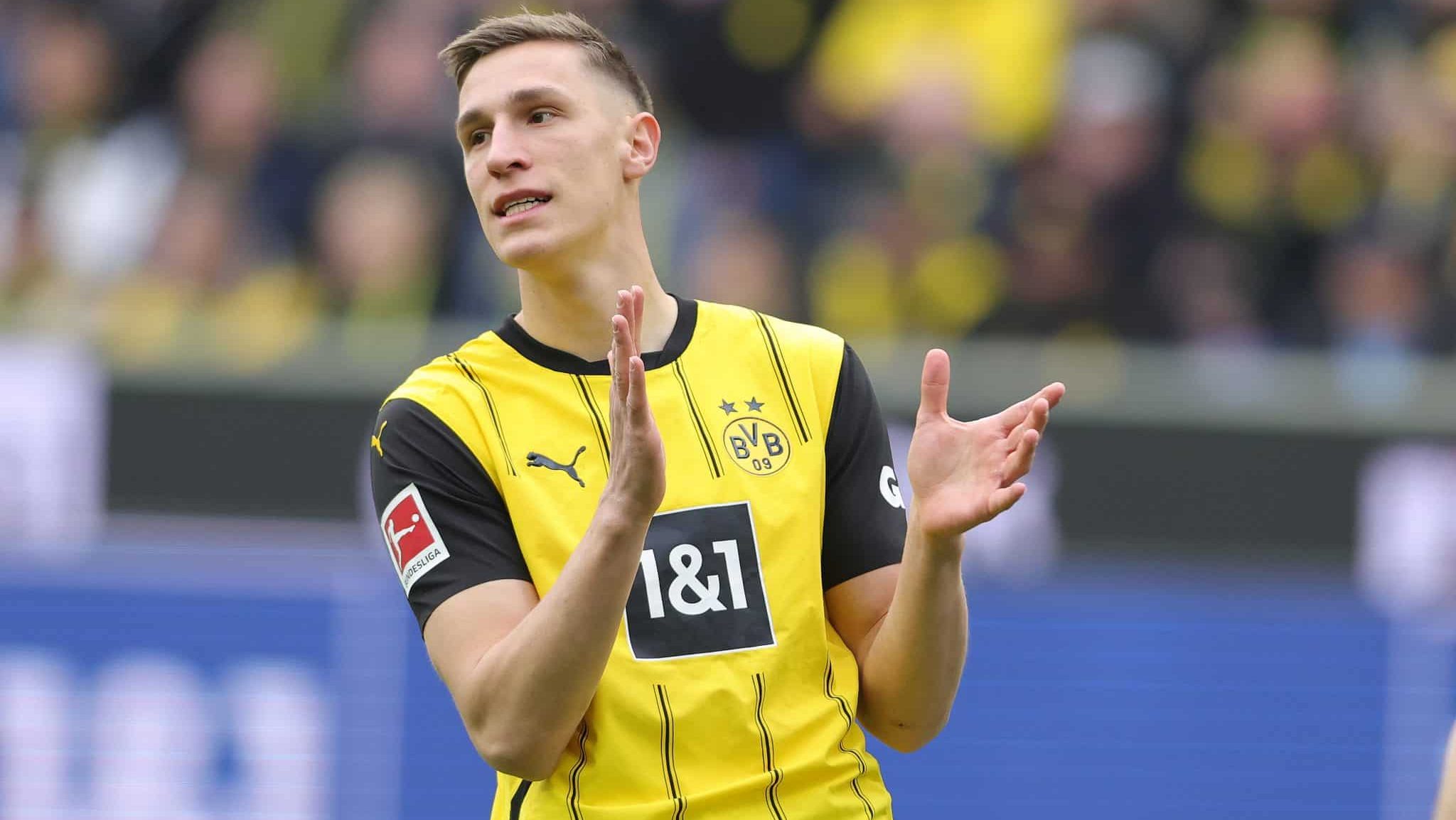 Nico Schlotterbeck em ação pelo Borussia Dortmund - Jürgen Fromme - firo sportphoto/Getty Images