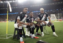 Jogadores do Vasco comemorando gol contra o Fluminense