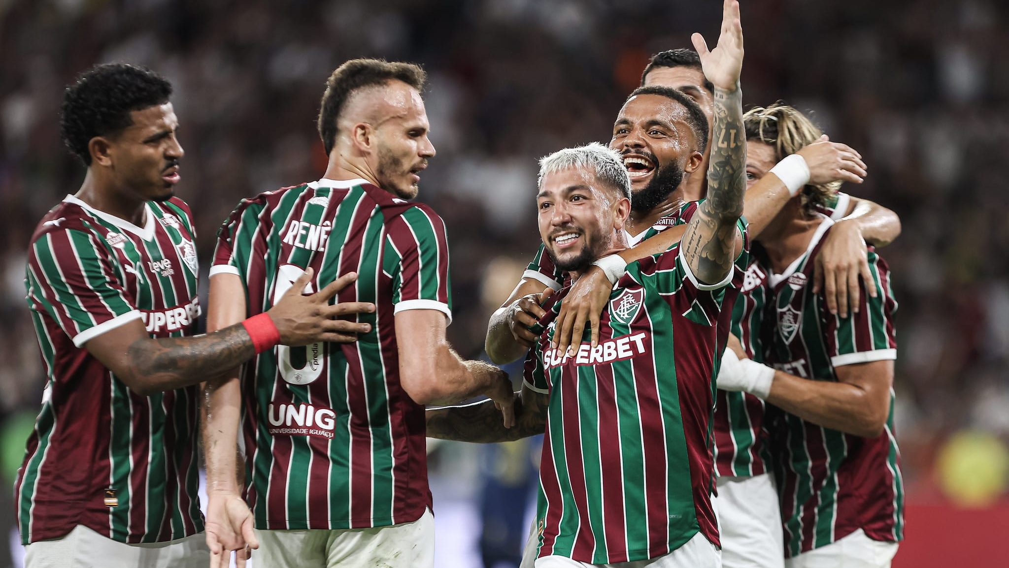 Lucho Acosta marcou um golaço