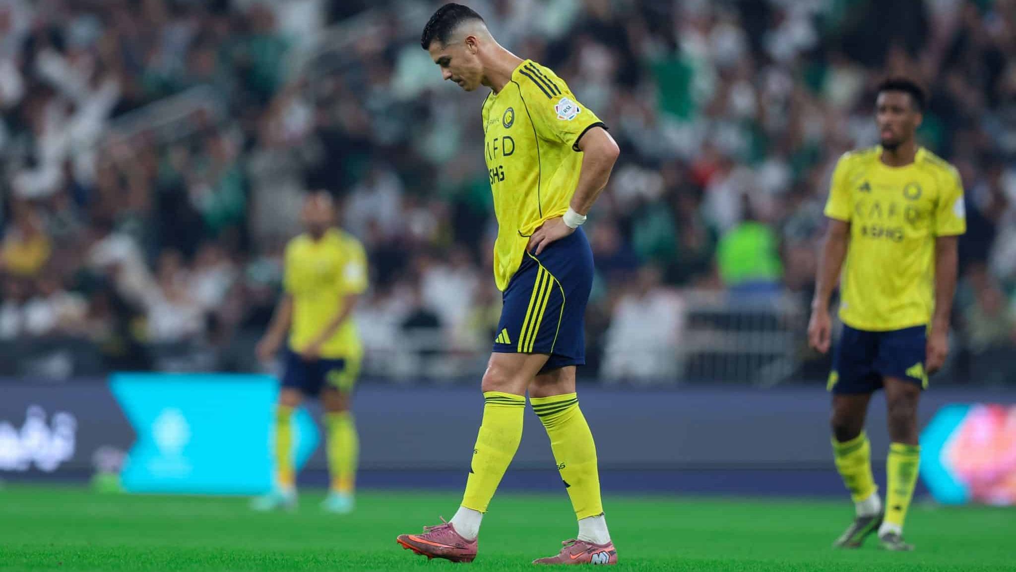 Cristiano Ronaldo lamenta na derrota do Al-Nassr