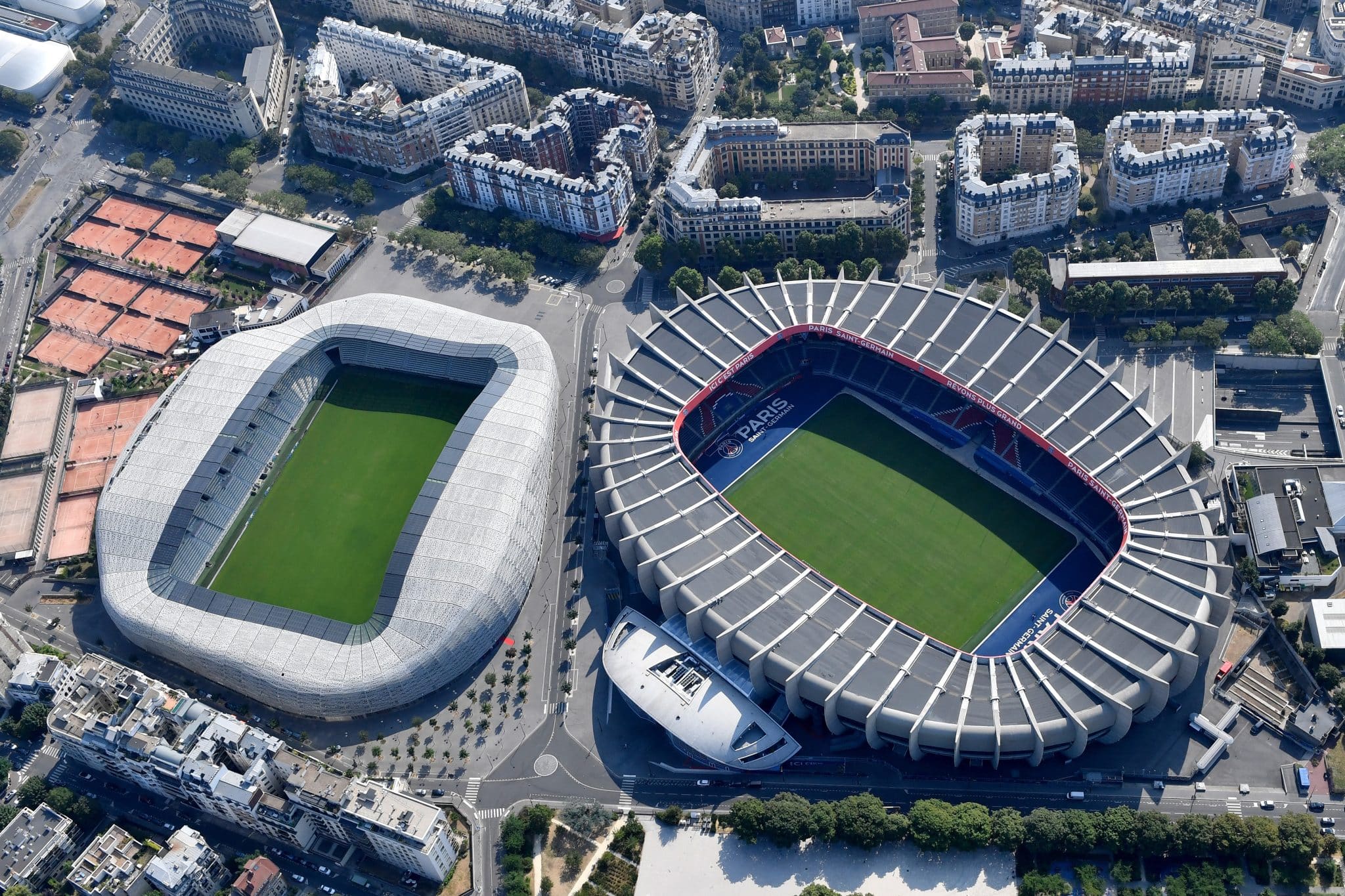 Estádios do Paris FC e do PSG são separados por apenas uma rua