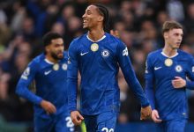 João Pedro comemorando seu gol contra o Brentford, pela Premier League