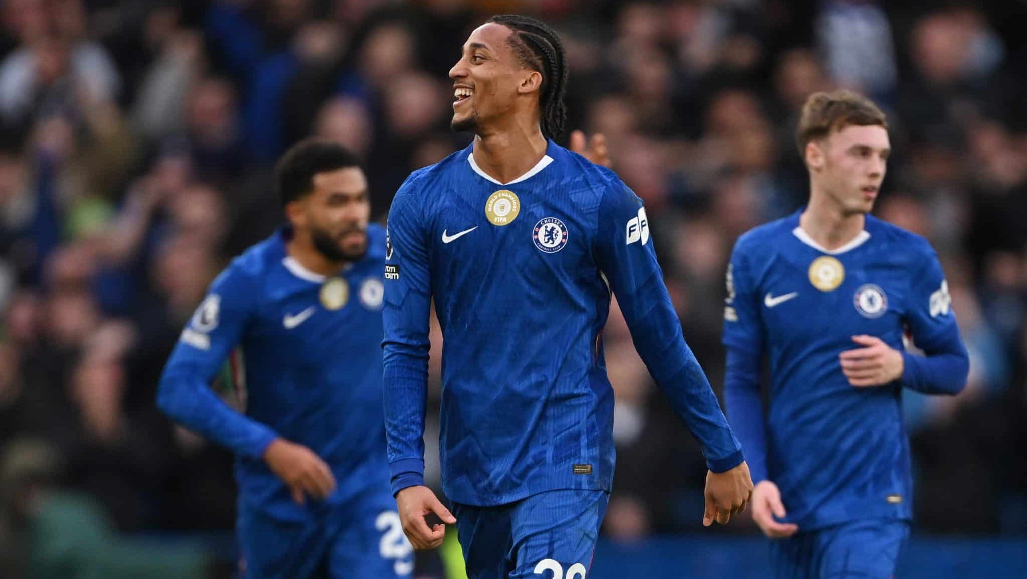 João Pedro comemorando seu gol contra o Brentford, pela Premier League