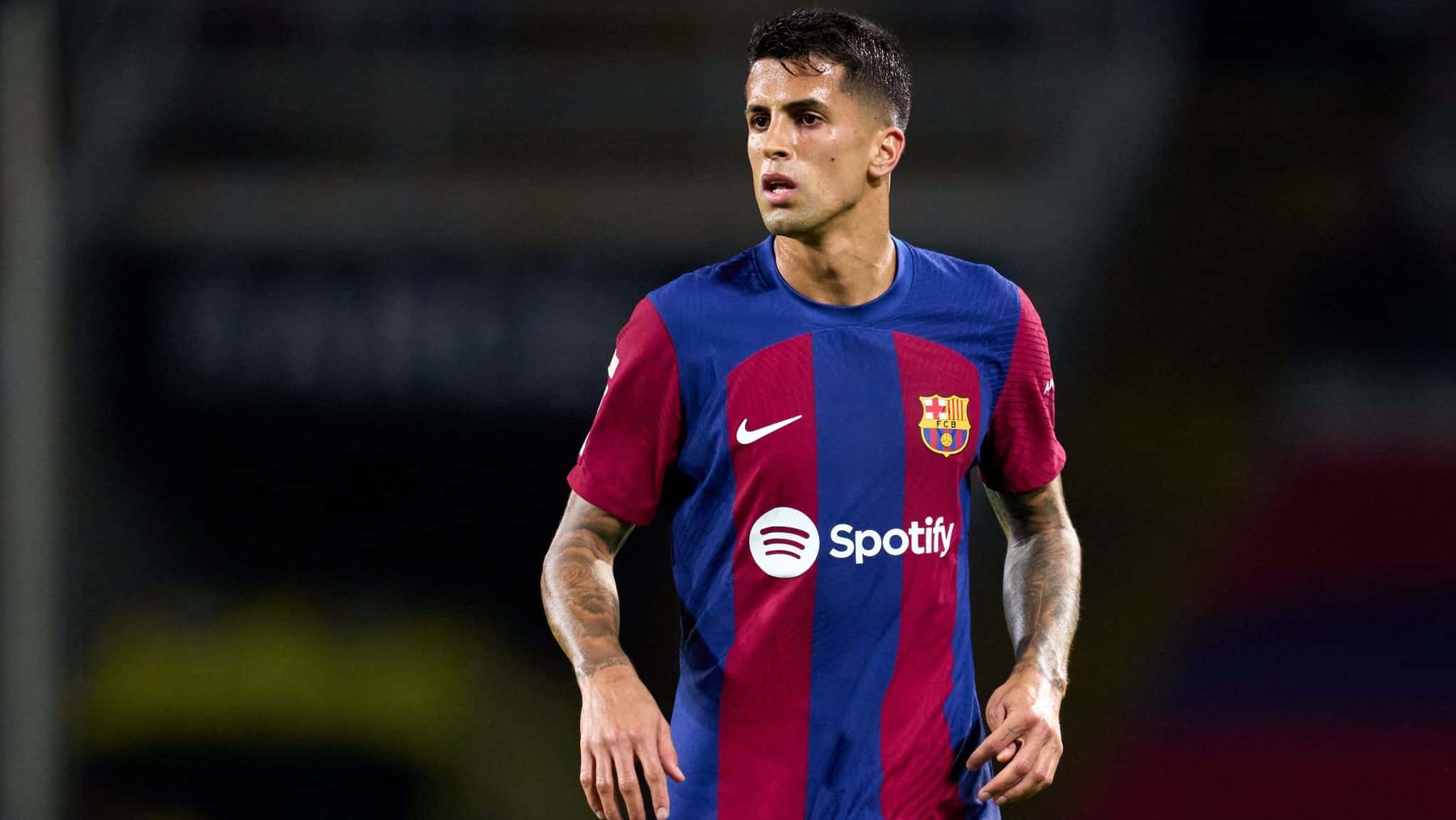 João Cancelo em ação pelo Barcelona em 2023/24