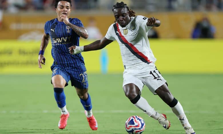 kaio cesar em ação contra o manchester city