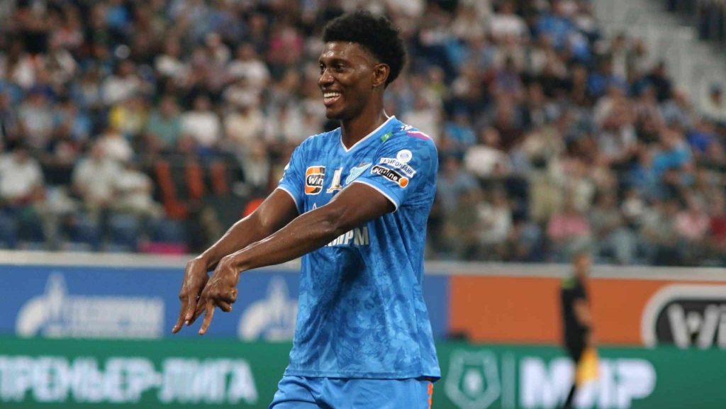 Mateo Cassiera em ação pelo Zenit - Getty Images