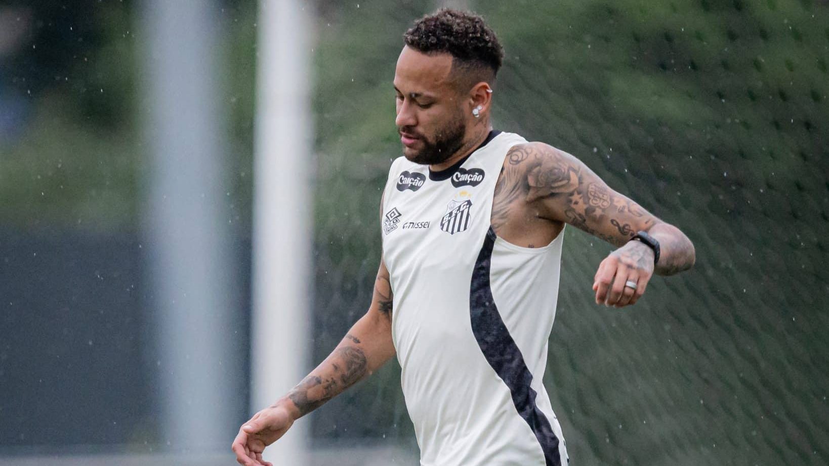 Neymar treinando no Santos