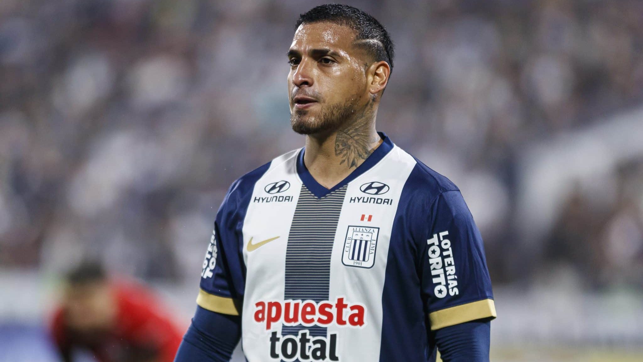Miguel Trauco em ação pelo Alianza Lima