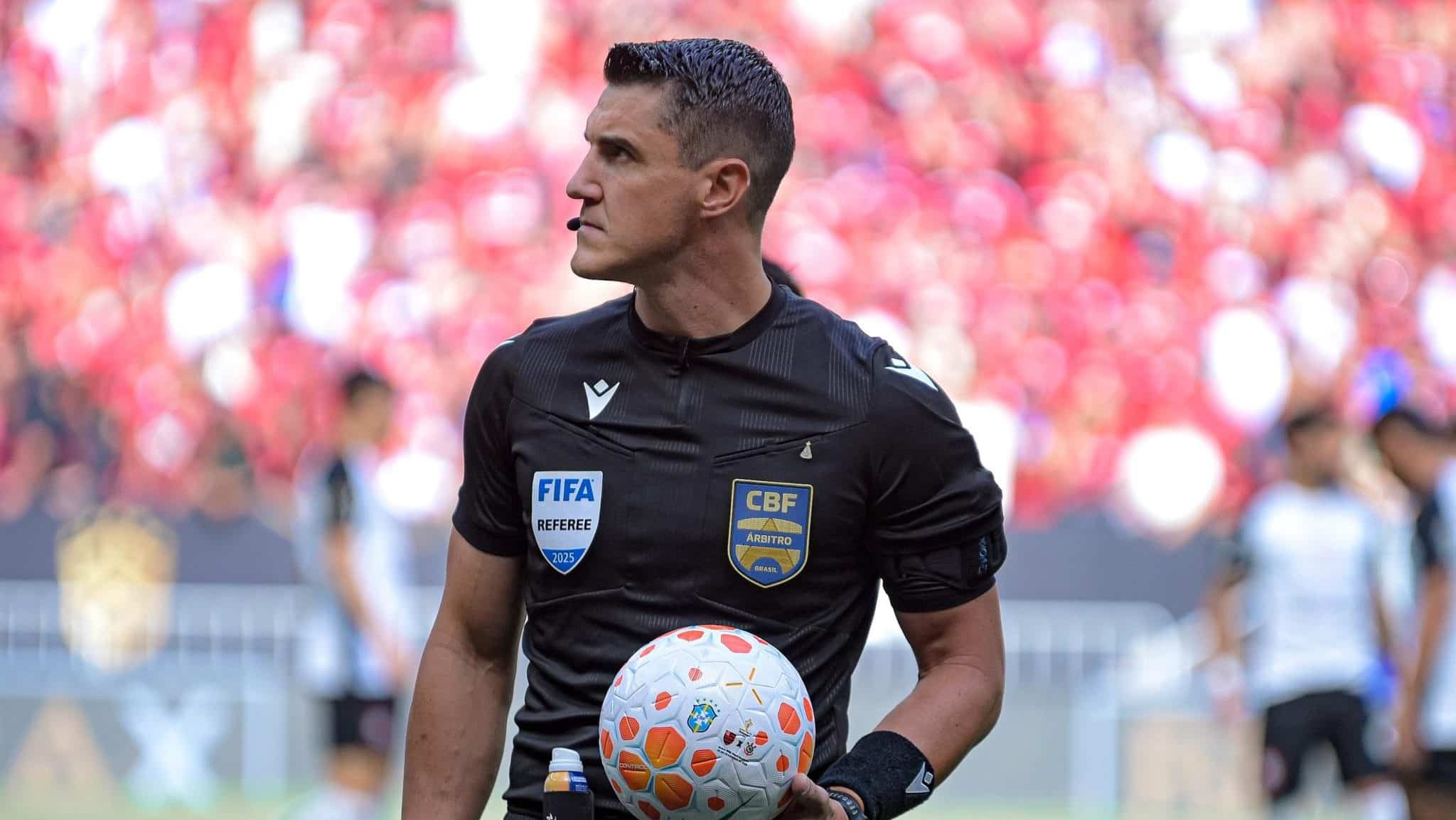 Rafael Klein expulsou Carrascal, do Flamengo