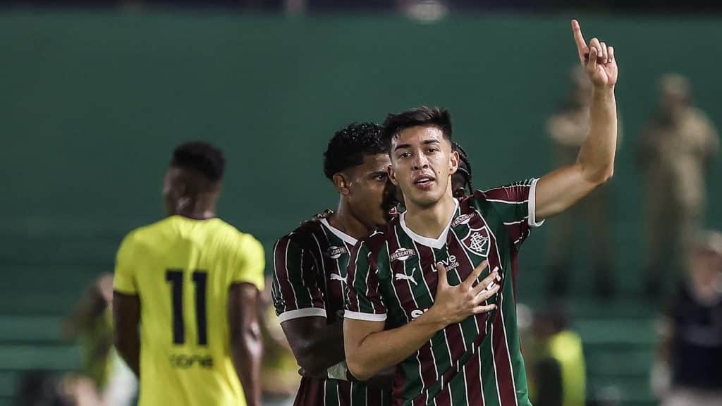 Lezcano comemorando gol pelo Fluminense