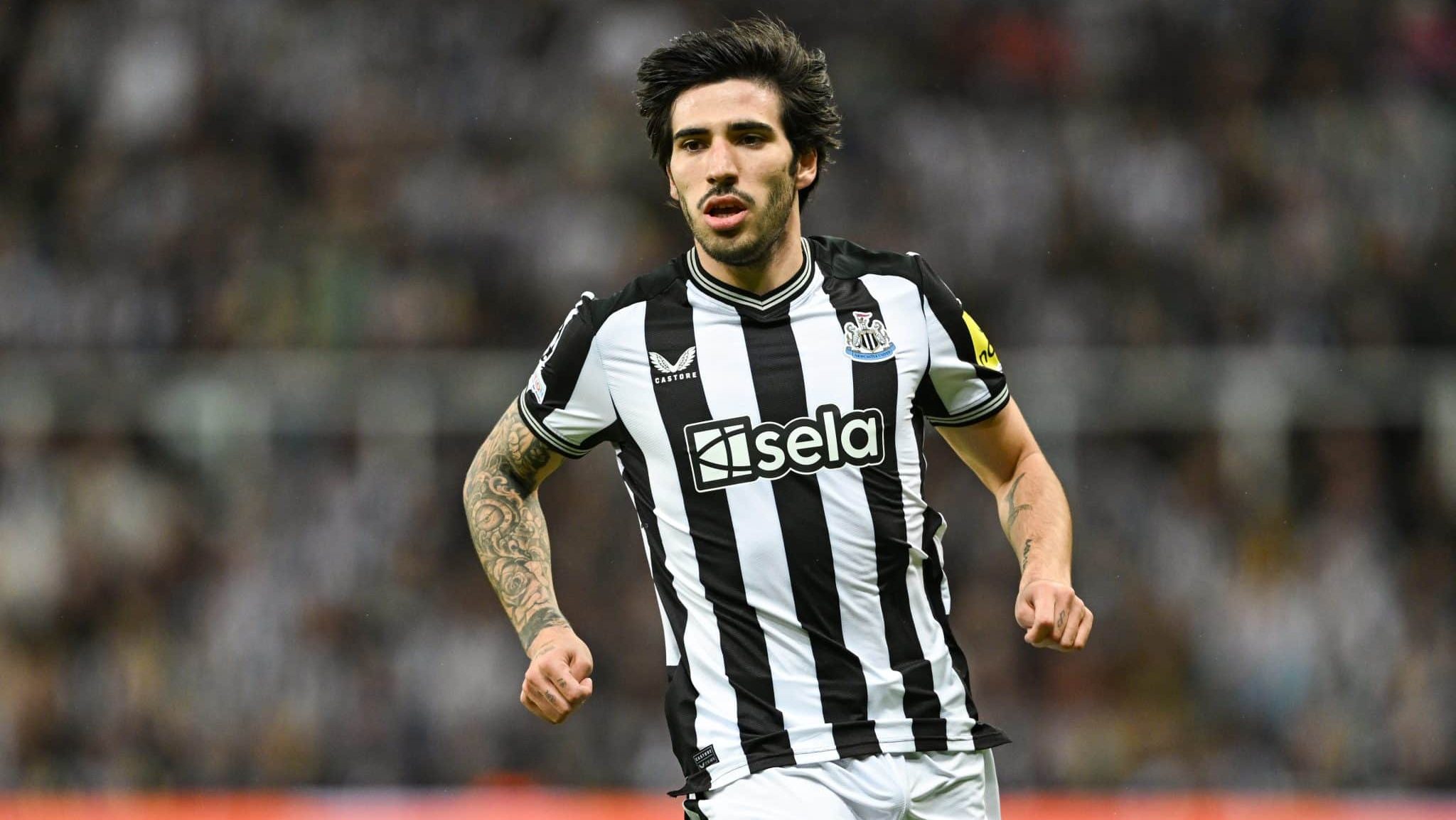 Sandro Tonali em ação pelo Newcastle